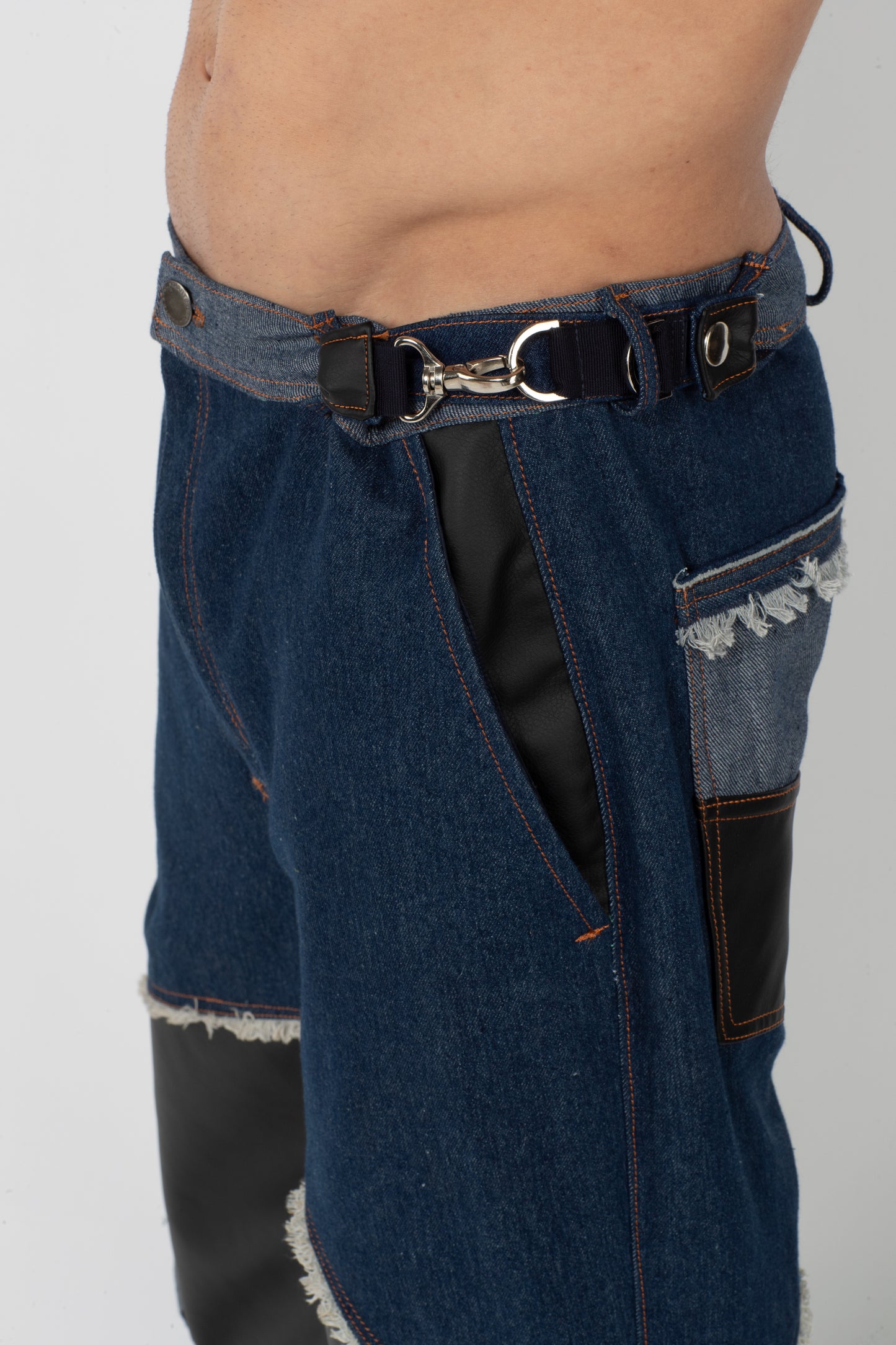 Pantalone denim e ecopelle